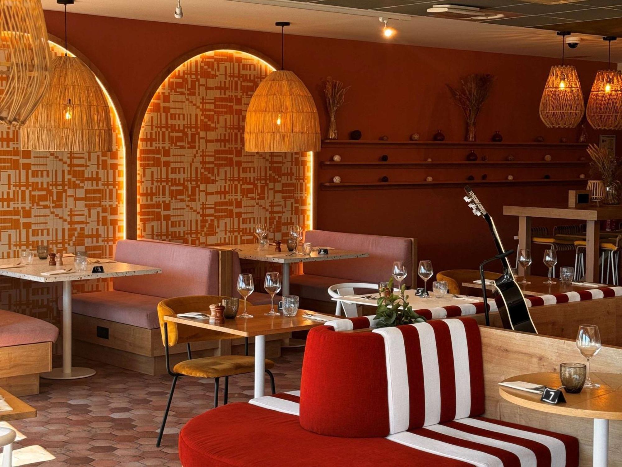 Hotel Ibis Istres Trigance Esterno foto
