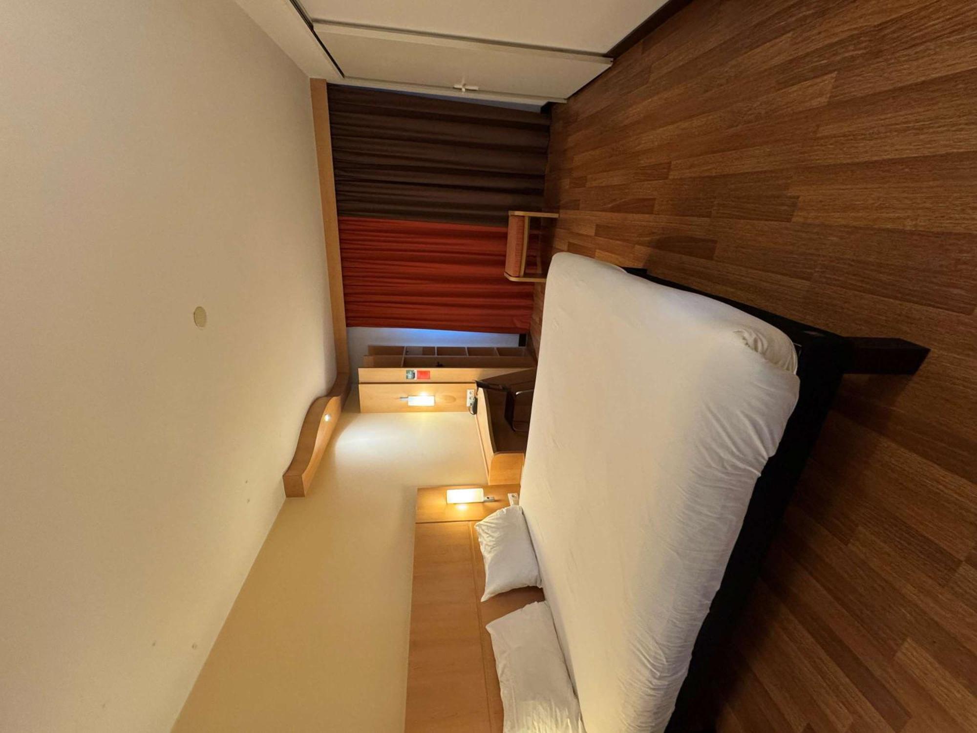 Hotel Ibis Istres Trigance Esterno foto
